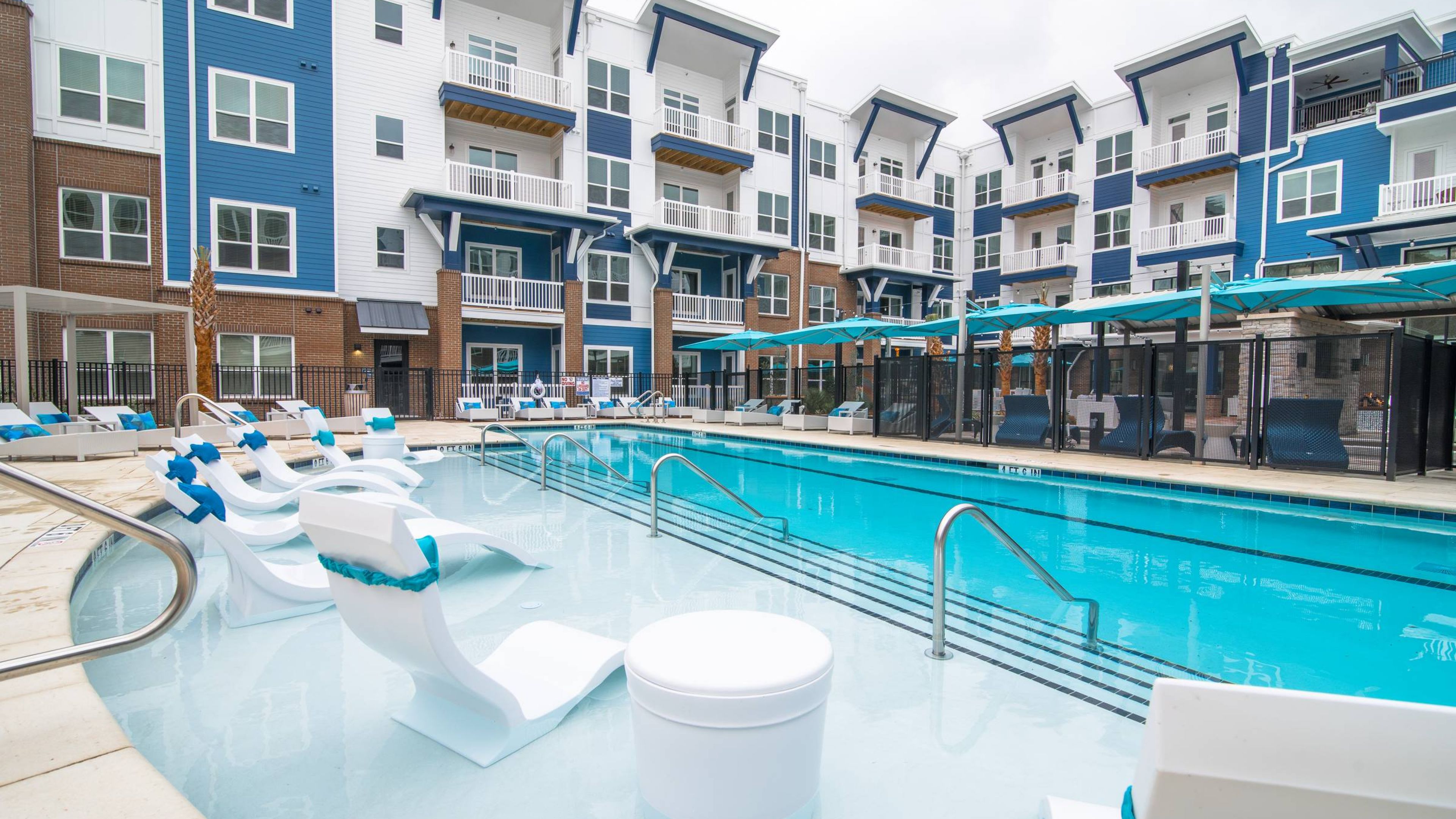 Hawthorne at Indy West pool courtyard with lounge seating